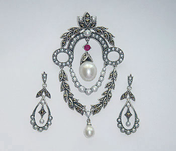 Victorian style & pearls 001